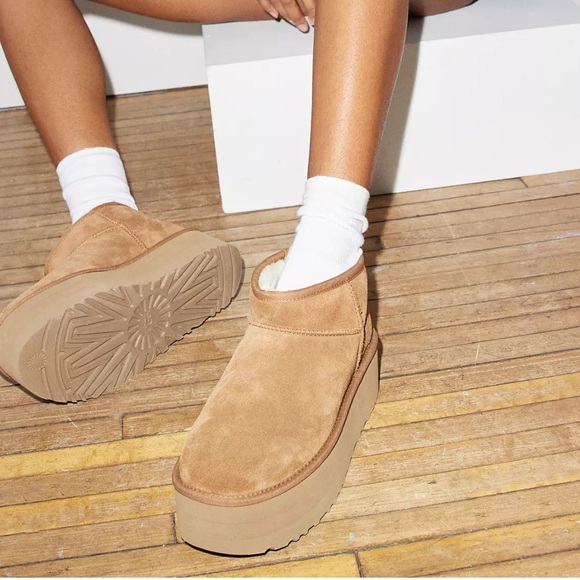 UGG Women's Classic Ultra Mini Platform - Picture 1 of 10